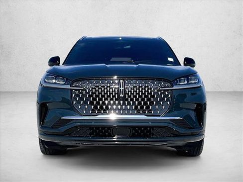 Used 2025 Lincoln Aviator Black Label image 3