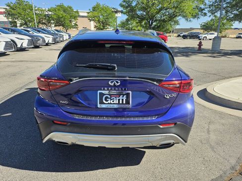 Used 2017 INFINITI QX30 Premium w/ Navigation Package AWD/4WD image 7