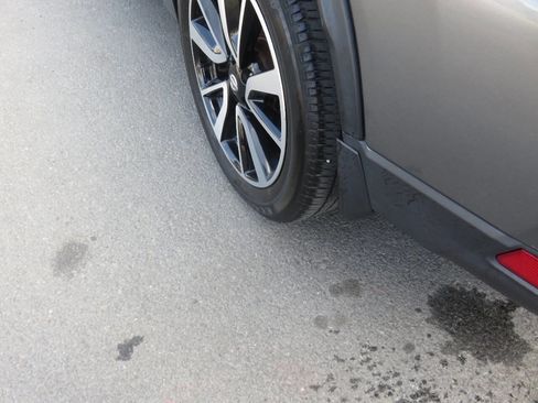 Used 2018 Nissan Rogue SL w/ Premium Package image 35