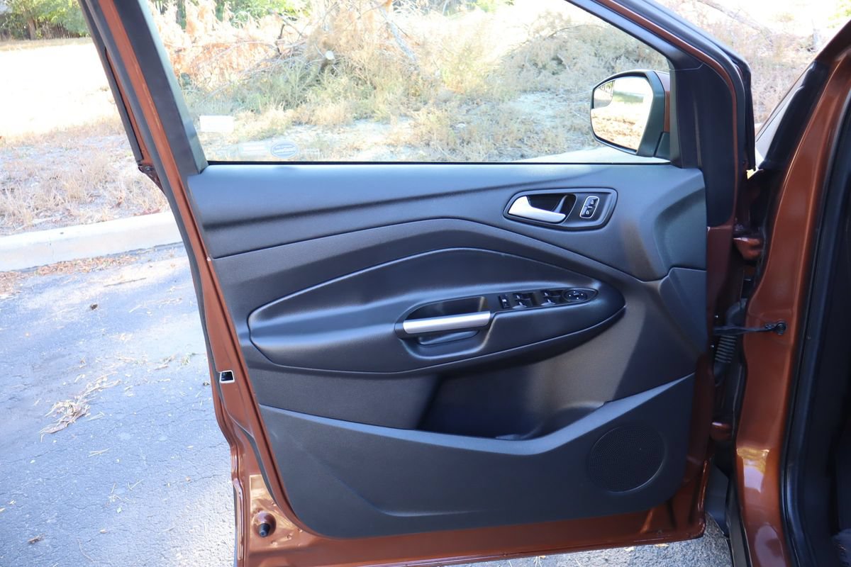 Used 2017 Ford Escape SE AWD/4WD image 23