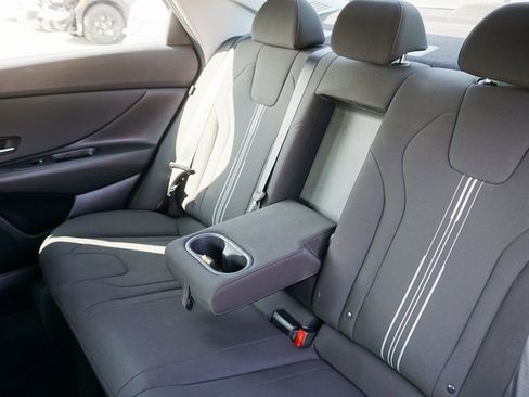 Used 2024 Hyundai Elantra SEL w/ Convenience Package image 9