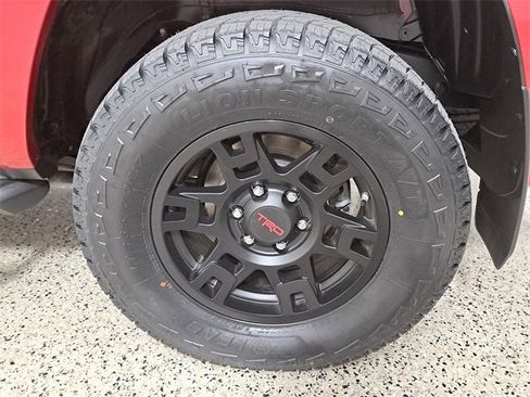 Used 2022 Toyota 4Runner TRD Off-Road image 8