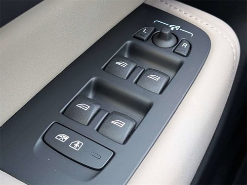 New 2026 Volvo XC60 B5 Plus w/ Protection Package Premier image 27