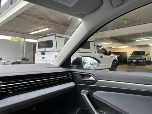 Used 2025 Volkswagen Jetta SE image 35