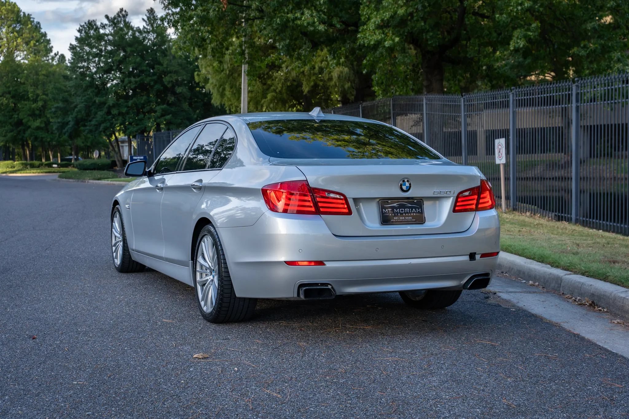 Used 2011 BMW 550i Sedan RWD image 7