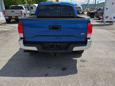 Used 2017 Toyota Tacoma SR5 w/ Exterior Package AWD/4WD image 6