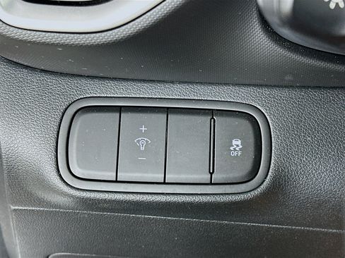 Used 2025 Hyundai Venue SEL image 17