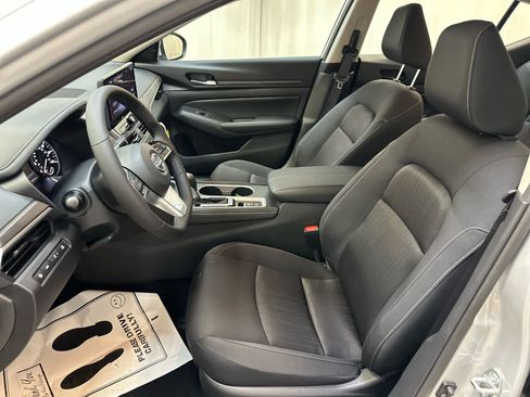 New 2025 Nissan Altima 2.5 SV image 4