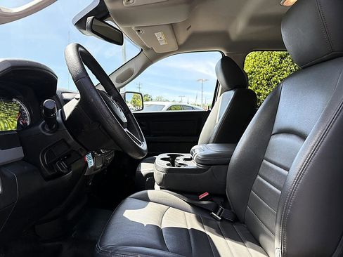 Used 2020 RAM 1500 Tradesman w/ Chrome Appearance Group RWD image 9