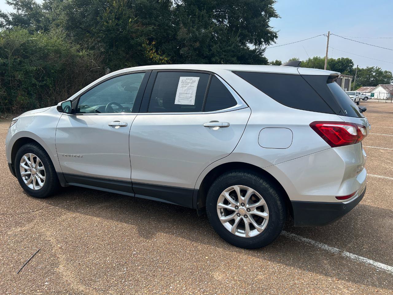 Used 2020 Chevrolet Equinox LT w/ Driver Convenience Package FWD image 3
