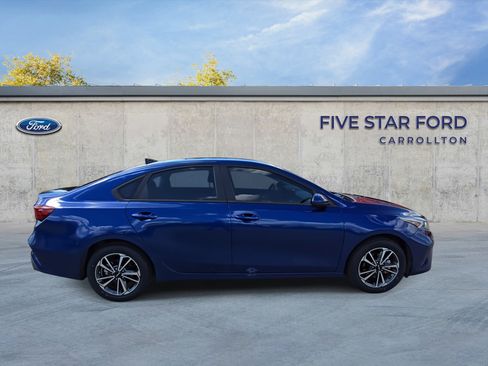 Used 2023 Kia Forte LXS image 9