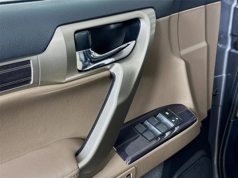 Used 2021 Lexus GX 460 Premium w/ Premium Package image 18