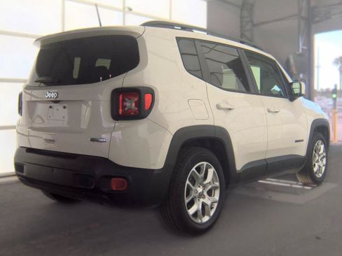 Used 2018 Jeep Renegade Latitude FWD image 4