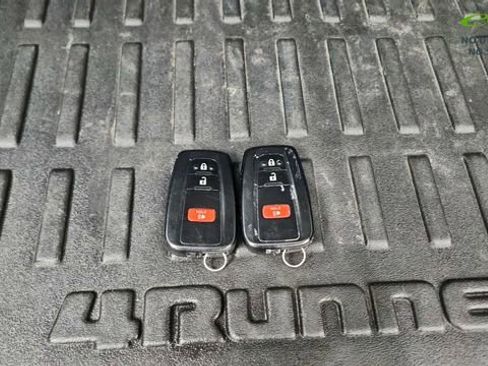 Used 2022 Toyota 4Runner SR5 AWD/4WD image 59