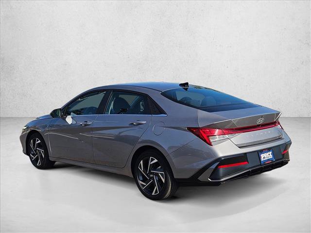 Used 2025 Hyundai Elantra SEL FWD image 8