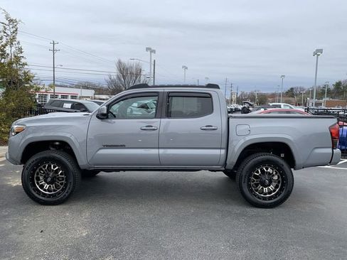 Used 2018 Toyota Tacoma TRD Sport image 5