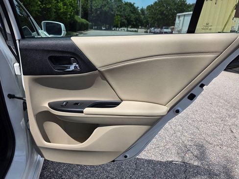 Used 2017 Honda Accord Touring image 33