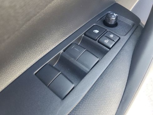 Used 2025 Toyota Corolla LE image 18