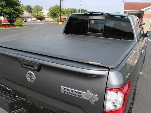 Used 2018 Nissan Titan SV w/ SV Convenience Package AWD/4WD image 13