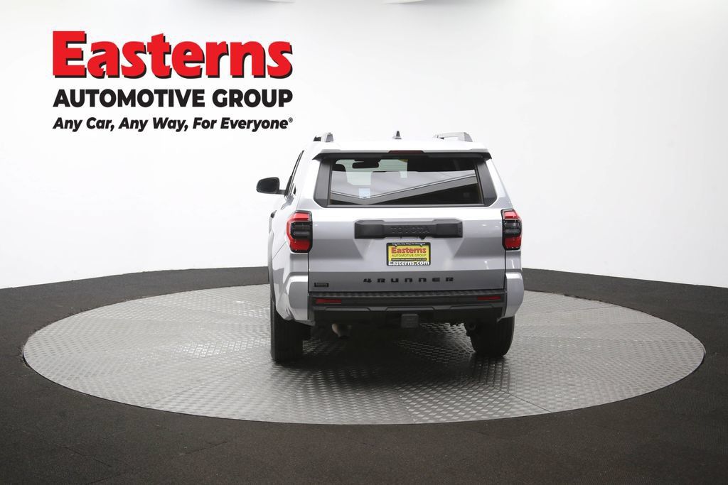 Used 2025 Toyota 4Runner SR5 AWD/4WD image 38