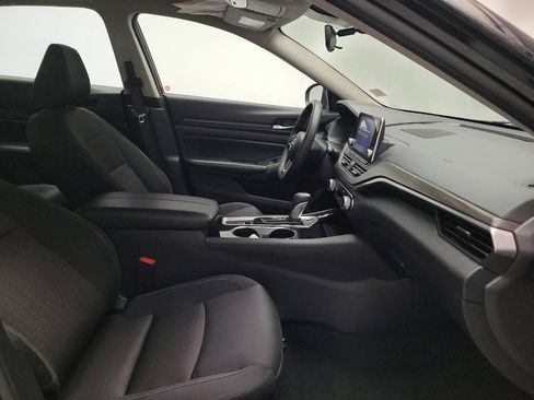 Used 2024 Nissan Altima 2.5 SV AWD/4WD image 21