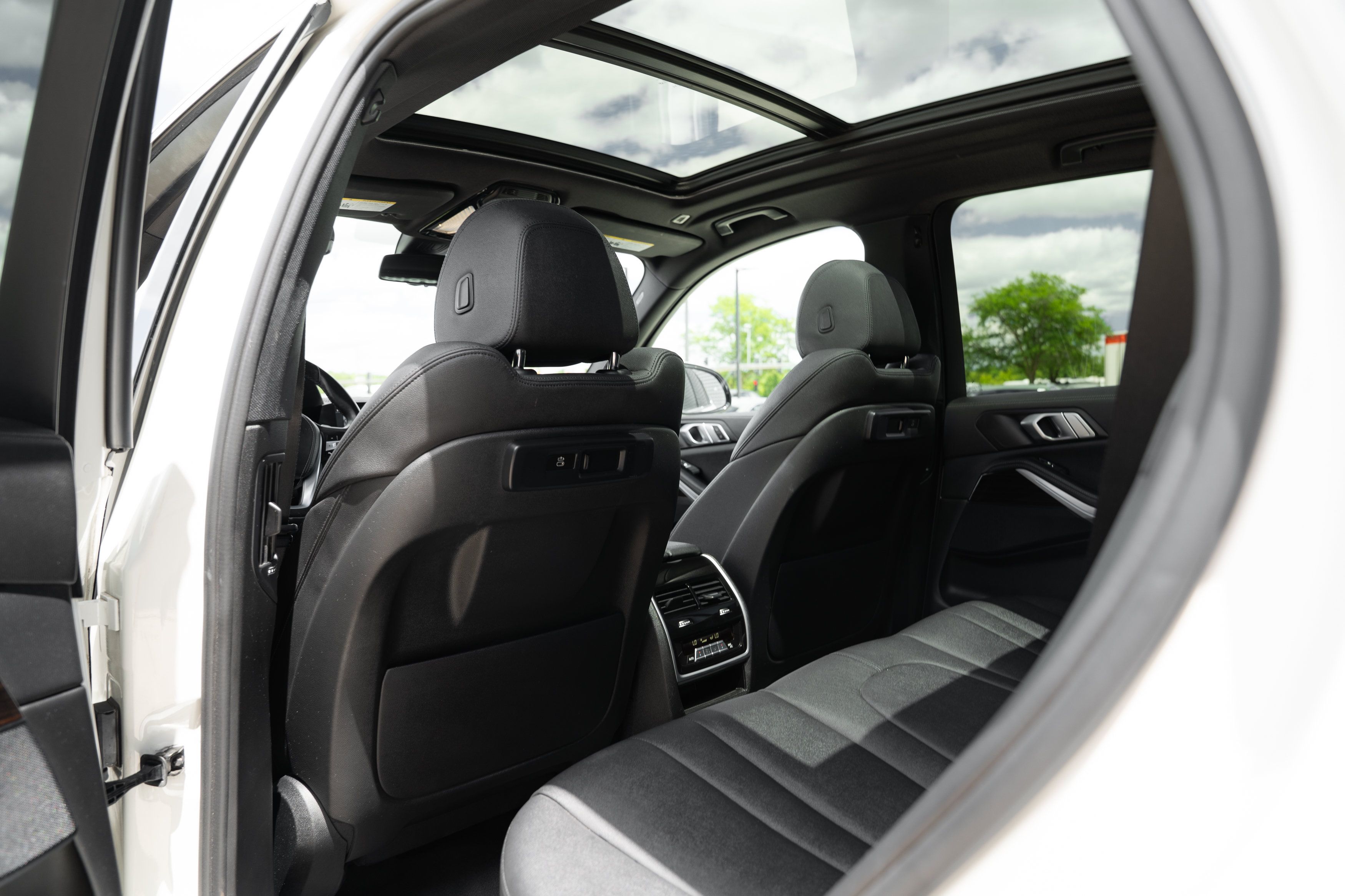Used 2021 BMW X5 xDrive40i w/ Convenience Package AWD/4WD image 25