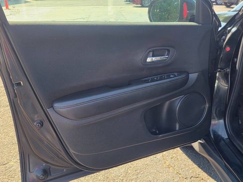 Used 2016 Honda HR-V LX image 10