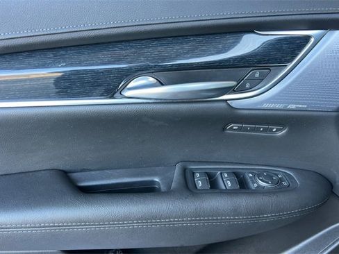 Used 2025 Cadillac XT5 Premium Luxury image 11