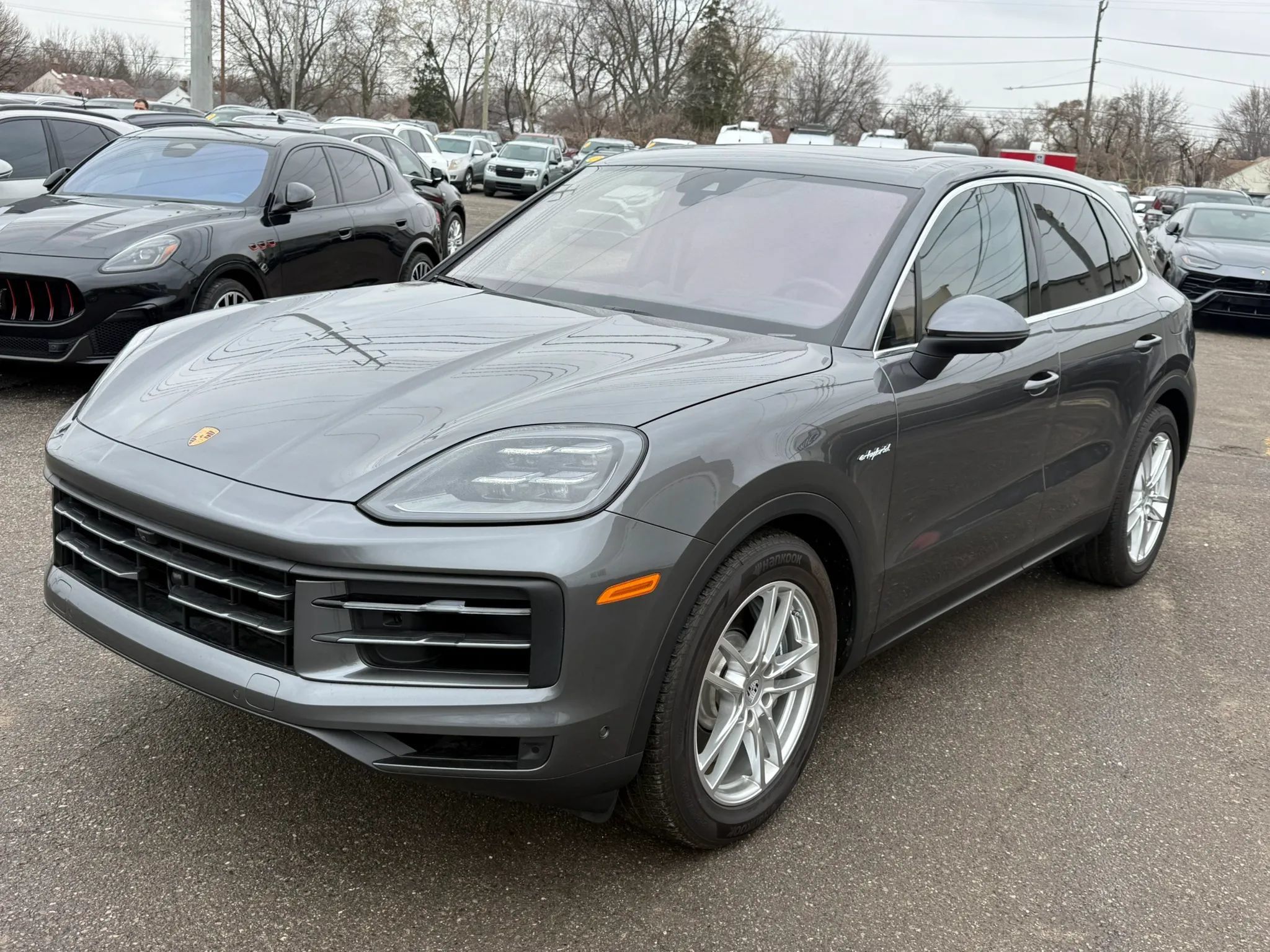 Used 2025 Porsche Cayenne E-Hybrid w/ Premium Package Plus AWD/4WD image 2