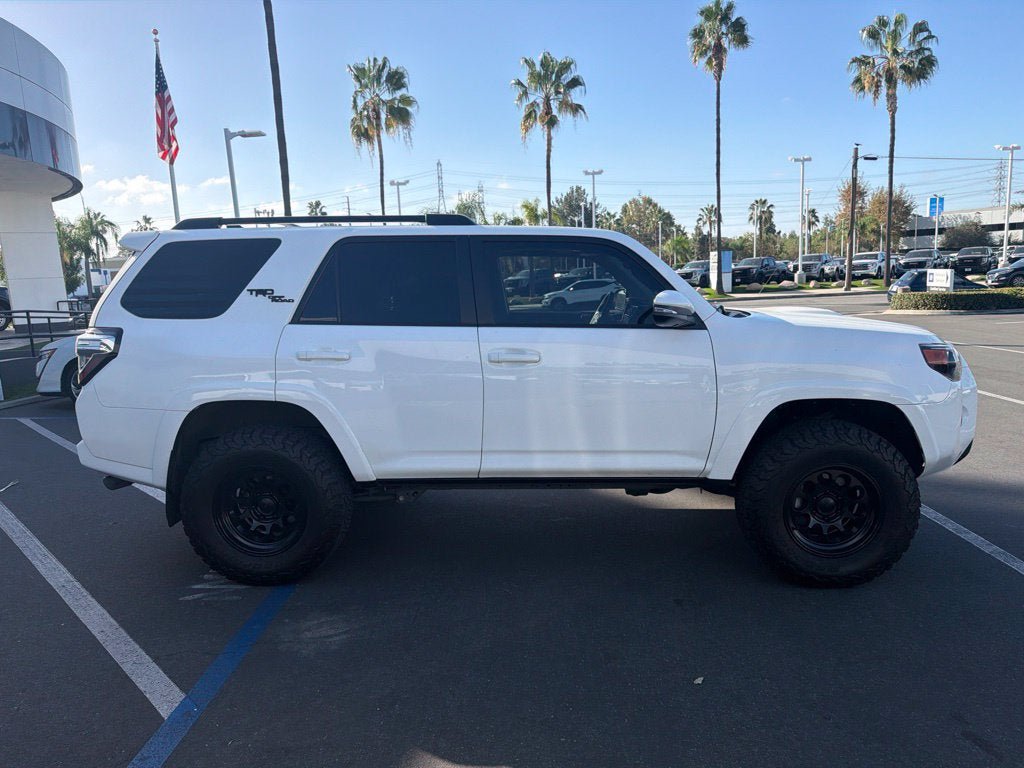 Used 2022 Toyota 4Runner TRD Off-Road Premium w/ Moonroof Package AWD/4WD image 5