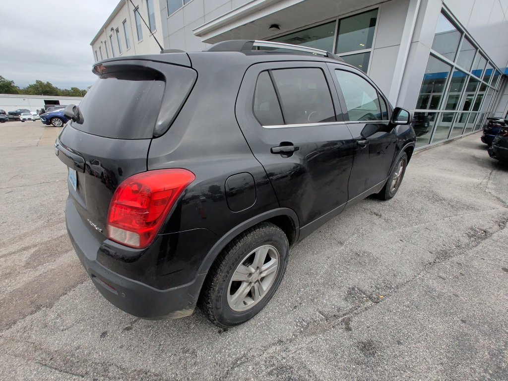 Used 2016 Chevrolet Trax LT w/ LT Convenience Package FWD image 3
