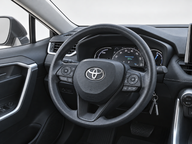 Used 2023 Toyota RAV4 LE AWD/4WD image 19