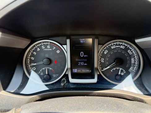 Used 2018 Toyota Tacoma SR5 RWD image 45