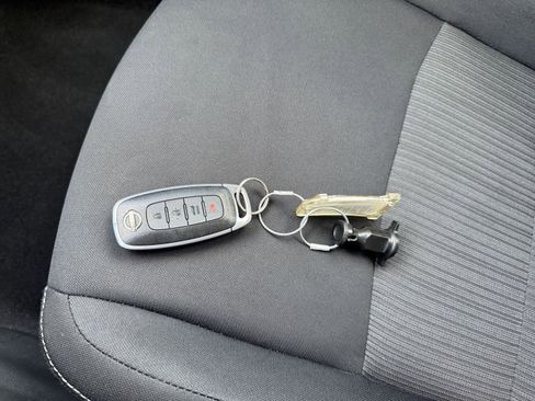 Used 2025 Nissan Sentra SV image 21