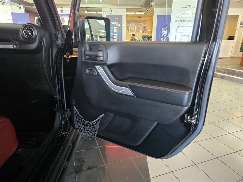 Used 2013 Jeep Wrangler Unlimited Rubicon AWD/4WD image 13