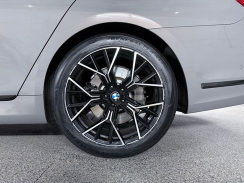 Used 2021 BMW 750i xDrive w/ Executive Package image 12