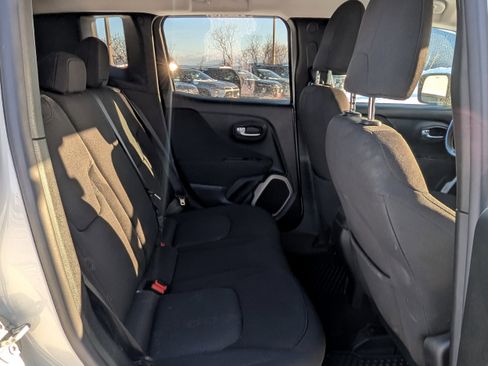 Used 2017 Jeep Renegade Latitude w/ Cold Weather Group image 5