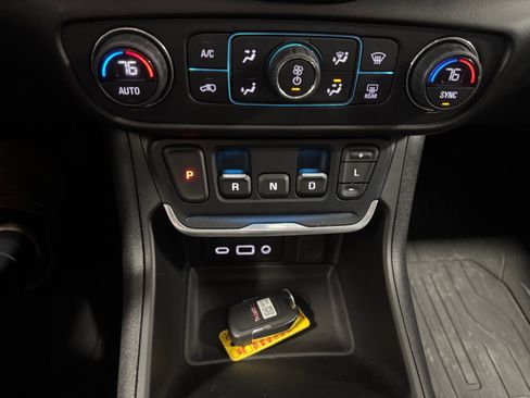 Used 2021 GMC Terrain SLE w/ Driver Convenience Package image 20