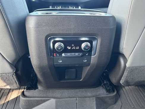 Used 2021 GMC Yukon SLT w/ SLT Luxury Package RWD image 28