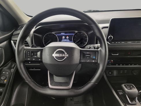 Used 2025 Nissan Rogue SV image 6