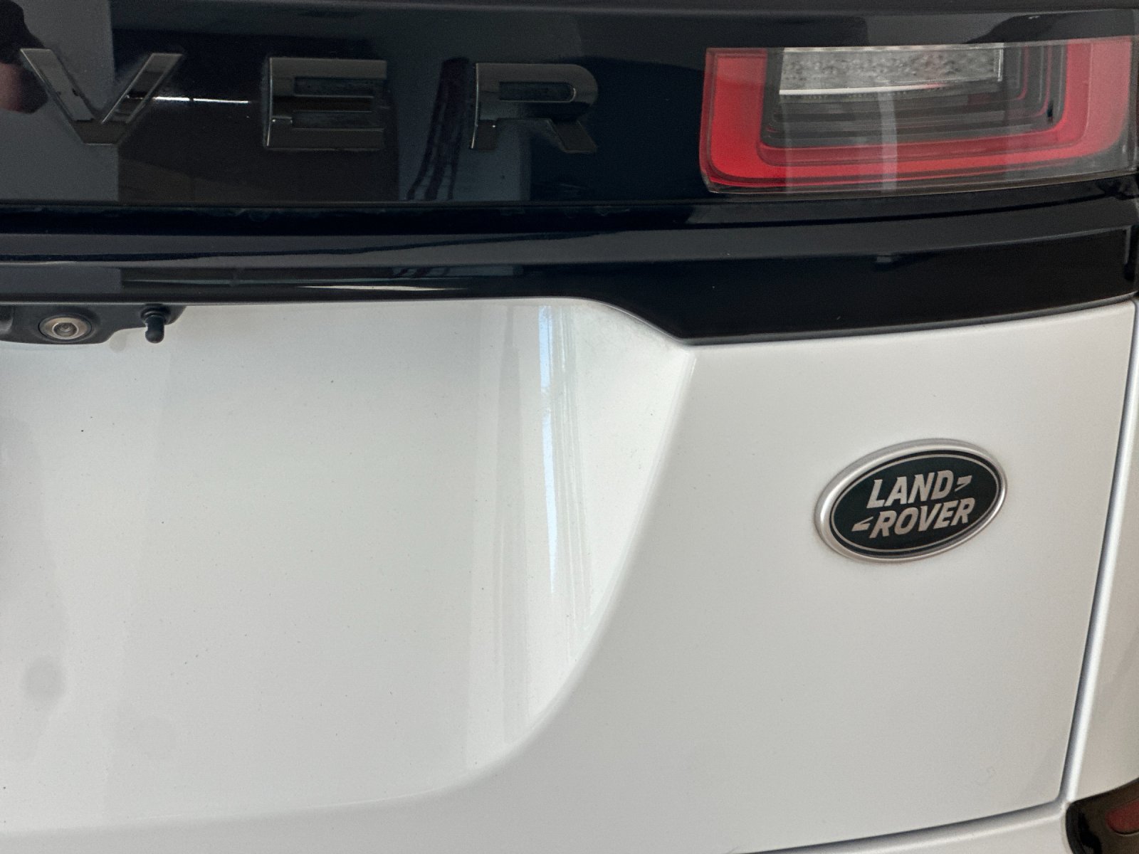 Used 2019 Land Rover Range Rover Velar S AWD/4WD image 25