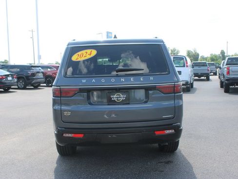 Used 2024 Jeep Wagoneer Series II AWD/4WD image 8