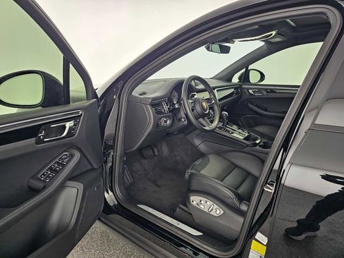 Used 2024 Porsche Macan S AWD/4WD image 19