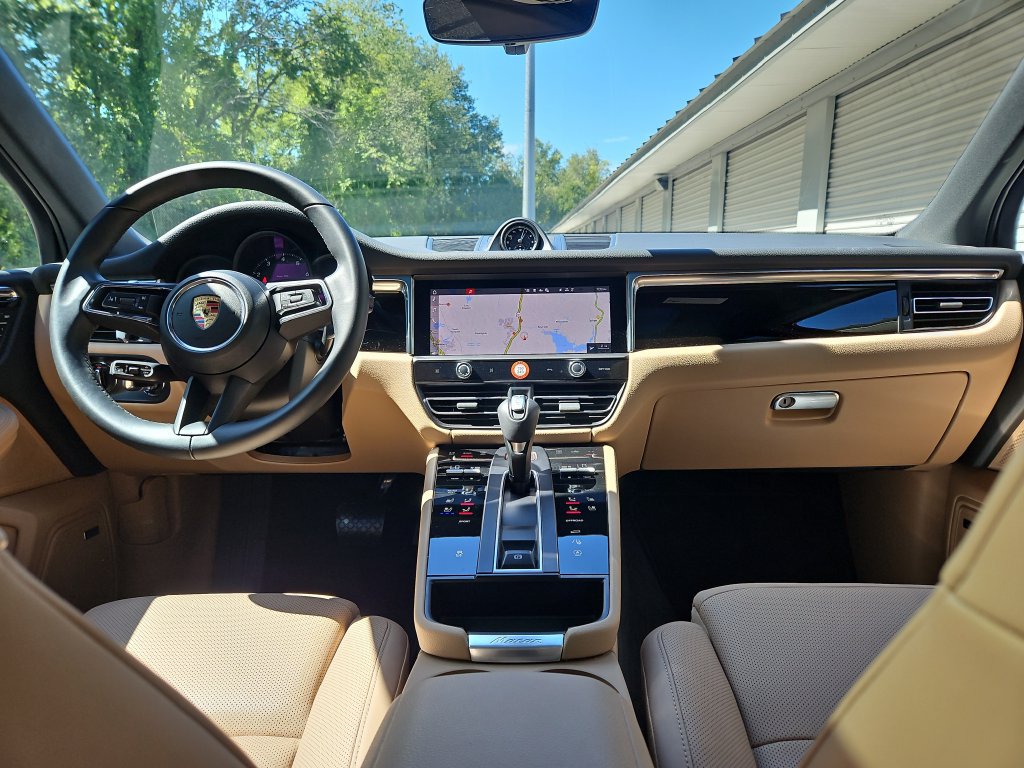 Certified 2026 Porsche Macan AWD/4WD image 12