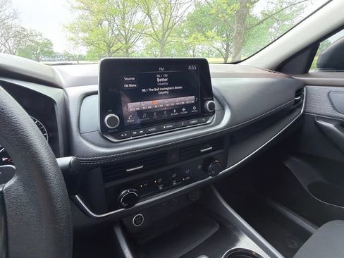 Used 2023 Nissan Rogue S AWD/4WD image 11
