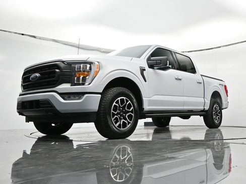 Certified 2022 Ford F150 XLT w/ Equipment Group 302A High image 35