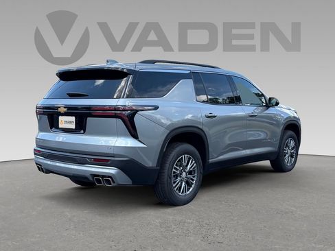 Used 2024 Chevrolet Traverse LT FWD image 23