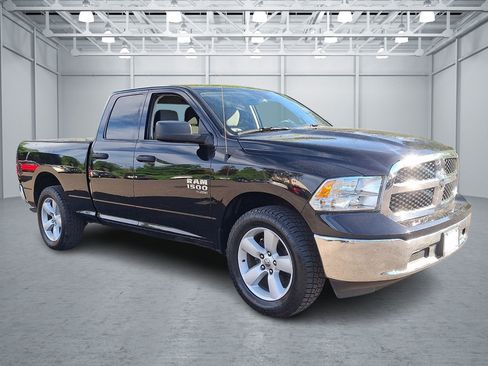Used 2024 RAM 1500 Classic SLT AWD/4WD image 7