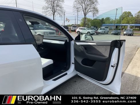 Used 2024 Tesla Model Y Performance image 22