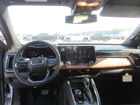 New 2026 GMC Canyon AT4 AWD/4WD image 13